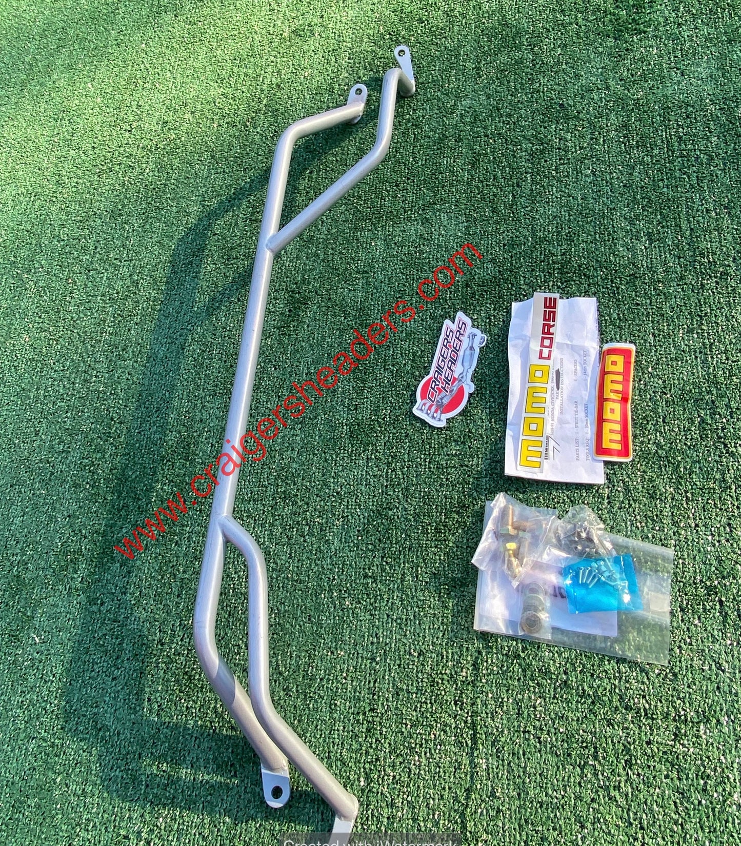 MOMO Front Strut Tower Bar - 90-93 Integra and 88-91Civic and CRX